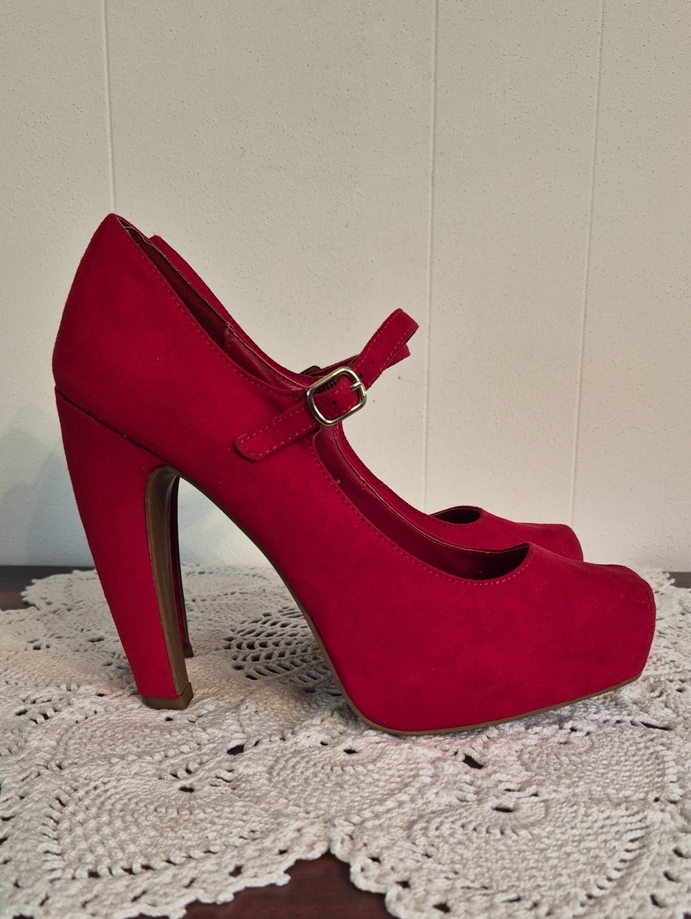 💐Mossimo Cherry Red Faux Suede Mary Jane Platform Pumps Sz 9 - Picture 4 of 11